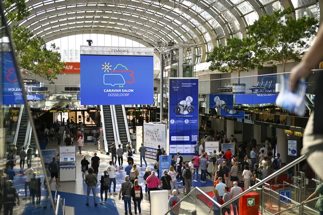 V Düsseldorfu je 750 razstavljavcev v 16 dvoranah. Skupno prikazujejo kar 2100 počitniških vozil. FOTO: Messe Düsseldorf