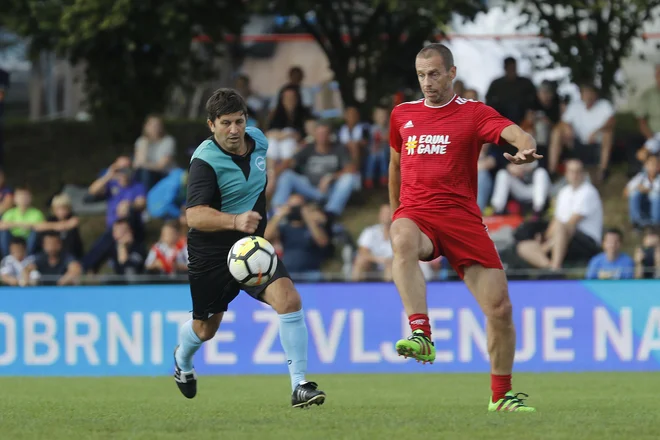 Aleksander Čeferin med dobrodelnim nogometnim spektaklom v Biljah 1. septembra 2018. FOTO: Leon Vidic/Delo