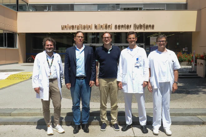 Kirurgu Janezu Vodiškarju so v UKC Ljubljana očitno zagotovili, da bo stroka na prvem mestu. Kot je dejal v intervjuju za Delo, je pripravljen pomagati le, če bo. FOTO: UKC Ljubljana