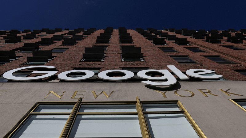 Fotografija: Google v EU ne bo več mogel dajati prednosti svojim storitvam. FOTO: Shannon Stapleton/Reuters