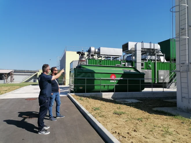 Sušilnico komunalnega blata pri koprski čistilni napravi naj bi zagnali oktobra, a to še ni gotovo. FOTO: Nataša Čepar/Delo