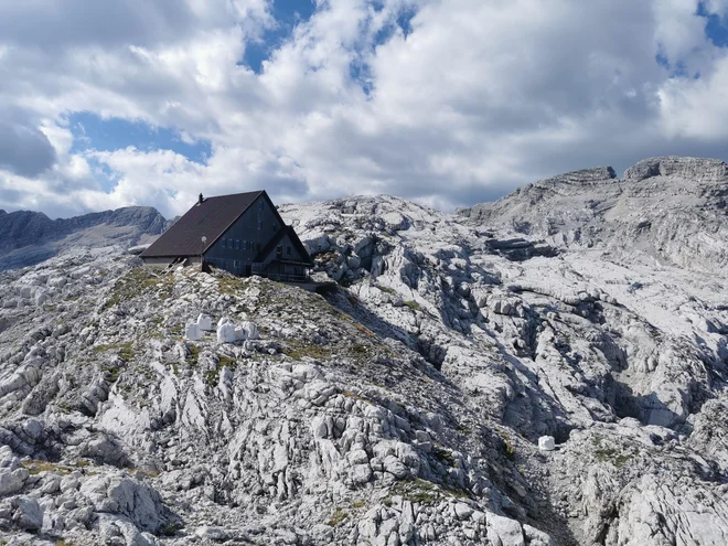 Koča Petra Skalarja na Kaninu FOTO: Saša Senica 

 