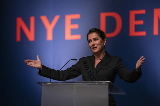 Birgitte Nyborg, ki jo vrhunsko upodablja Sidse Babett Knudsen, je bila včasih idealistka, danes pa pri njej prevladujeta pragmatizem in cinizem. FOTO: Serija Oblast: moč in slava