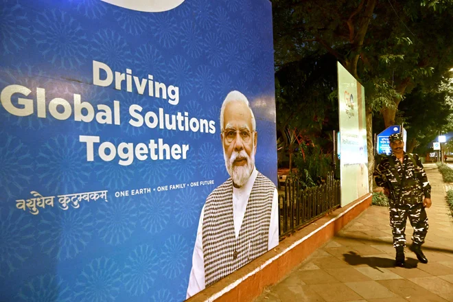 Vrh G20 v New Delhiju bo ključni trenutek za pripravo strategije za regulacijo kriptovalut na svetovni ravni, pri čemer bo imela Indija pomembno vlogo kot povezovalni člen med različnimi državami. FOTO: Tauseef Mustafa/AFP
