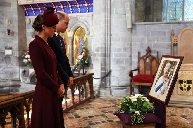 Princ William se je s soprogo Kate mudil v Walesu. FOTO: Toby Melville/ AFP