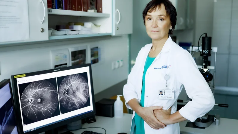 Fotografija: Če ne moremo brati, voziti in prepoznavati obrazov, sta močno okrnjeni tako naša samostojnost kot kakovost življenja, pravi dr. Polona Jaki Mekjavić, dr. med., spec. oftalmologije z Očesne klinike v Ljubljani. FOTO: Jože Suhadolnik/Delo