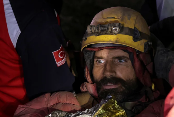 Ameriškega jamarja Marka Dickeyja so rešili po devetih dneh. FOTO: Reuters 