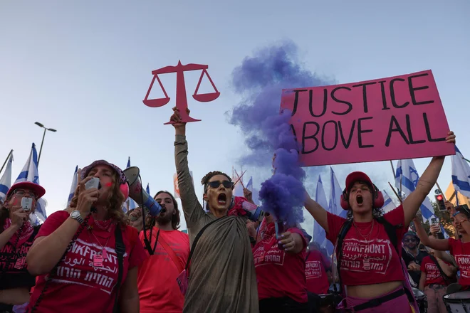 11. septembra 2023 so se Izraelci ponovno udeležili protesta pred vrhovnim sodiščem v Jeruzalemu proti načrtu izraelske vlade za prenovo pravosodjja. Foto: Ronaldo Schemidt/Afp