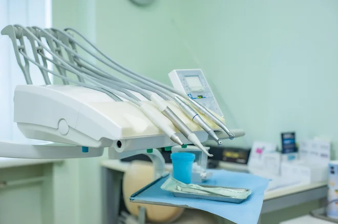 Proizvajalci pri prehodu na MDR najprej preverijo, katere pripomočke je še smiselno ohraniti v ponudbi. FOTO: Ilze Filipova/Shutterstock