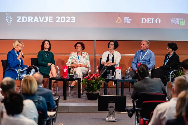 Na prvem panelu so razpravljali o vidikih zdravstva prihodnosti. FOTO: Črt Piksi/Delo