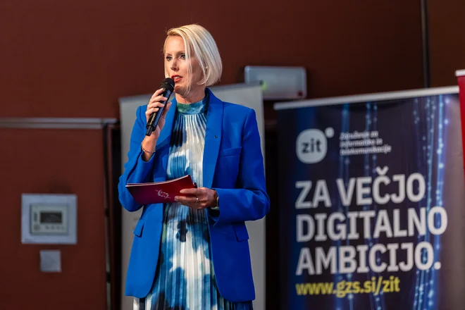 Petra Juvančič, izvršna direktorica Združenja Manager, je  s sogovorniki odprla temo o petih vidikih zdravstva prihodnosti. FOTO: Črt Piksi/Delo