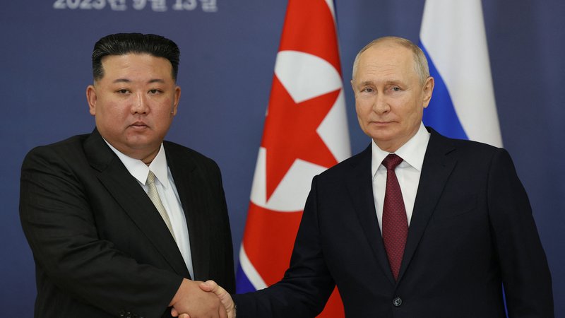 Fotografija: Za Kima je sicer to prva pot v tujino po štirih letih in drugi obisk v Rusiji. FOTO: Vladimir Smirnov/AFP
