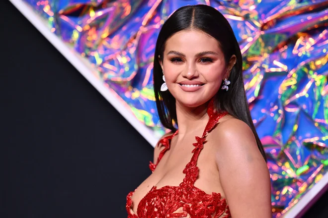 Selena Gomez in nigerijski pevec in raper Rema sta osvojila nagrado v novi kategoriji afrobeats. FOTO: Angela Weiss/AFP