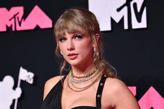 Taylor Swift je domov odnesla kar 9 kipcev, skupno jih ima že 23. FOTO: Angela Weiss/AFP