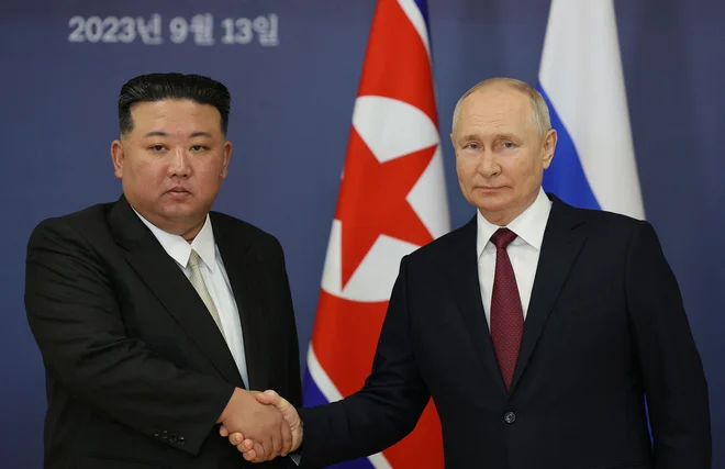 Pogovor v Vzhodnem kozmodromu je trajal le nekaj več kot uro, a sta Putin in Kim nato skupaj preživela tudi preostanek dneva. FOTO: Vladimir Smirnov/AFP