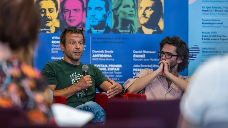 Jaka Ivanc (desno od njega Ivan Loboda) bo režiral »predstavo za maturante«, preko katere bodo dijaki četrtega letnika lahko spoznali vsebino štirih dram, predvidenih za prihodnji maturitetni esej. FOTO: Studiodor/Gledališče Koper