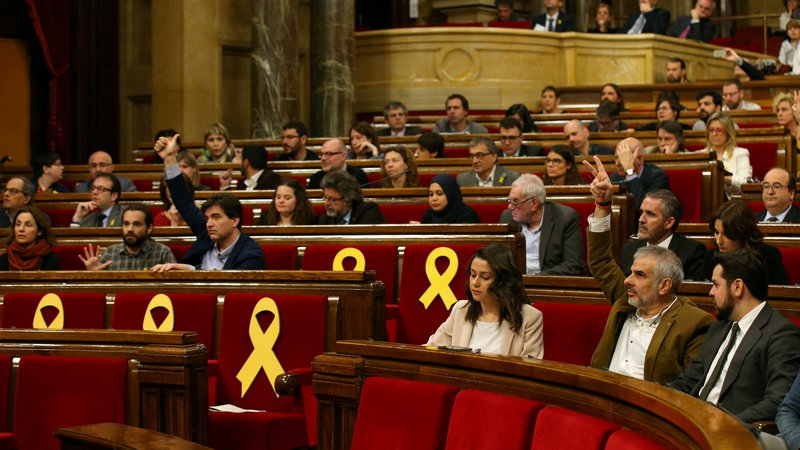 Fotografija: Do zdaj so se morali poslanci, kadar so v kongresu poskušali govoriti katalonsko, pod grožnjo povračilnih ukrepov izražati v španščini. FOTO: Albert Gea/Reuters