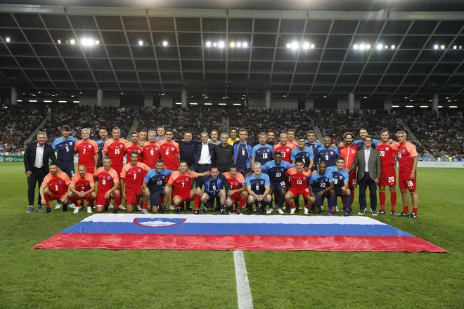 Toliko nogometnih zveznikov v Stožicah še ni bilo. FOTO: Leon Vidic