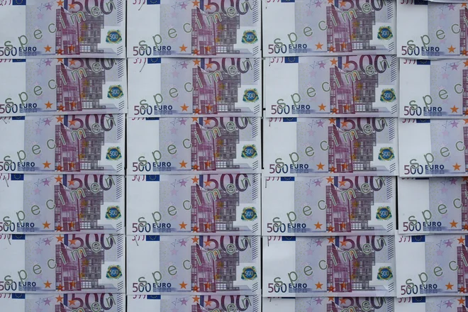 Obrestne mere in donosnosti menic bodo ostale visoke, dokler se inflacija v območju z evrom ne umiri. FOTO: Tomi Lombar