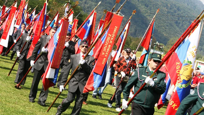 Fotografija: En priklon je dovolj, da so Italijani razglasili dejanje kot priznanje krivde o genocidnosti slovenskega naroda. FOTO: Blaž Močnik