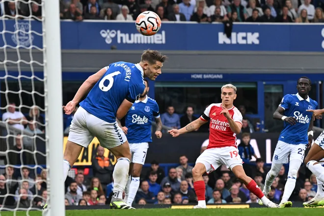 Belgijec Leandro Trossard je dosegel zmagoviti gol za Arsenal pri Evertonu. FOTO: Paul Ellis/AFP