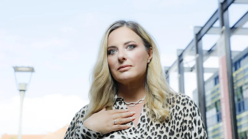 Fotografija: »Bolj ko so ljudje vpeti v potrošniški svet ali pa so bolj pod stresom, bolj hrepenijo po sprostitvi, ki jim daje dobre občutke,« je povedala Irena Svetek. FOTO: Jože Suhadolnik/Delo