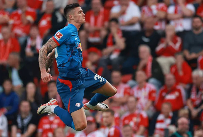 Benjamin Šeško pri Leipzigu v igro prihaja s klopi, vendar je v odlični formi in je dosegel že dva gola v bundesligi, blestel je tudi v slovenskem dresu. FOTO: Lisi Niesner/Reuters