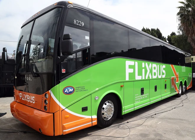 V nesreči prevoznika Flixbus je bilo poškodovanih okoli 20 potnikov, poročajo avstrijski mediji. Fotografija je simbolična. FOTO: Frederick M. Brown/AFP