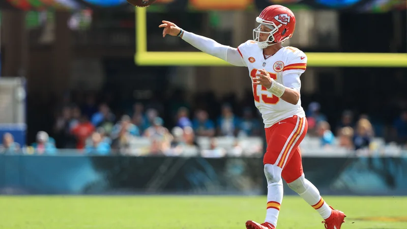 Fotografija: Patrick Mahomes ima ves denar za naslednja štiri leta že zagotovljen, kar je glavna sprememba v njegovi pogodbi. Foto Sam Greenwood/AFP