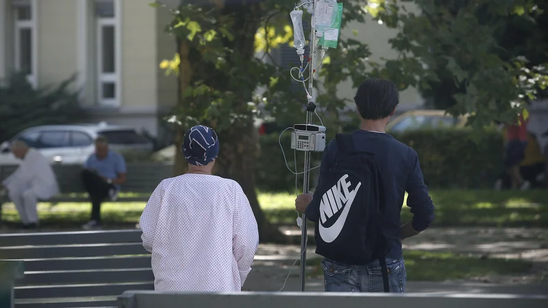 Fotografija: Kampanja opozarja tudi na nujnost celovite obravnave bolnikov z rakom in enakost obravnave v ambulanti za kasne posledice, ki je zdaj organizirana le za tiste mlade, ki so jih za rakom zdravili na onkološkem inštitutu.
Foto Blaž Samec