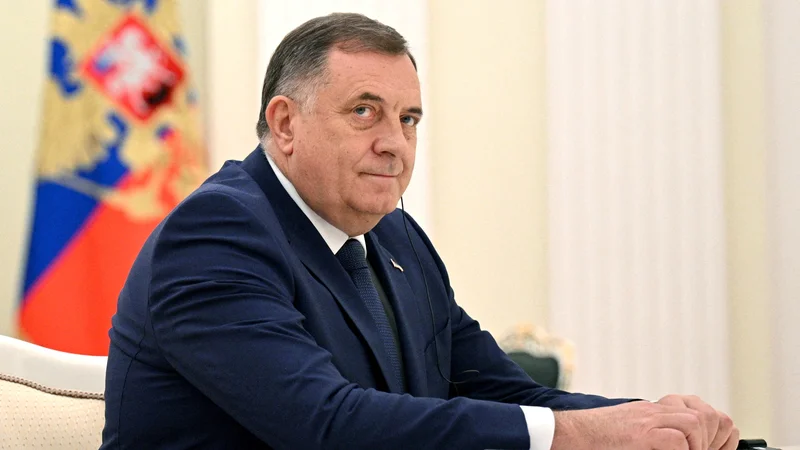 Fotografija: Milorad Dodik se je 7. septembra pogovarjal z Manuelom Sarrazinom, visokim odposlancem Nemčije za Zahodni Balkan, prepis tega pogovora v cirilici pa je prišel v javnost in dvignil veliko prahu. Foto Alexey Filippov/Sputnik/Reuters