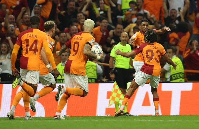 Nogometaši Galatasaraya so se neodloćenega izida veselili kakor zmage. FOTO: Murad Sezer/Reuters