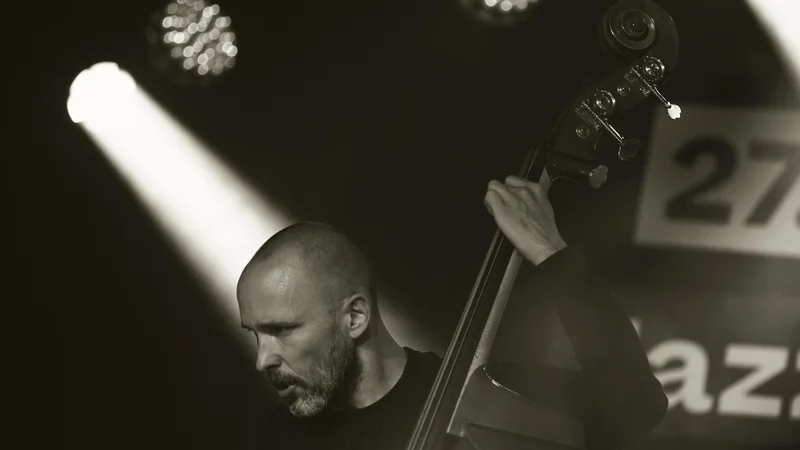 Fotografija: Robert Jukič sodi med naše bolj plodovite in izvirne glasbenike. FOTO: Jože Požrl