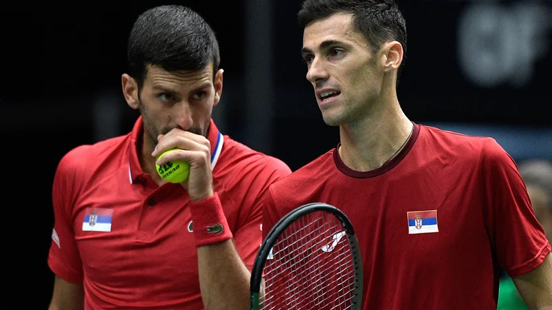Fotografija: Novak Đoković bo v umrijenem ritmu zaokrožil sijajno tekmovalno leto, med drugim bo zastopal tudi Srbijo v Davisovem pokalu. FOTO: Pablo Morano/Reuters