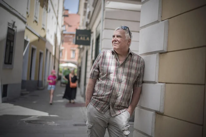 Ko ljudje preberejo Brezmadežno, mu najpogosteje napišejo: Kaj vse se pa tebi mota po glavi! FOTO: Leon Vidic/Delo