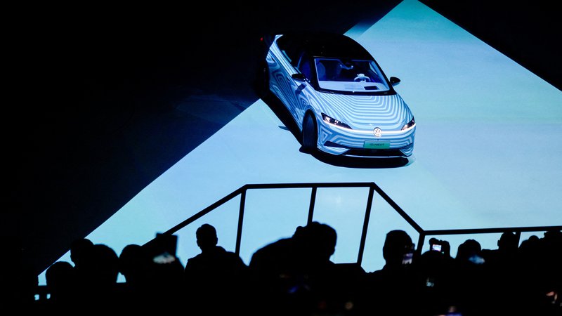Fotografija: Volkswagen je električno limuzino ID.7 predstavil aprila na razstavi v Šanghaju, z njo ima velike načrte tudi na Kitajskem. FOTO: Aly Song/Reuters