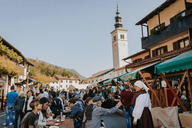 Jestivalsko druženje. FOTO: Arhiv Doline Soče

 