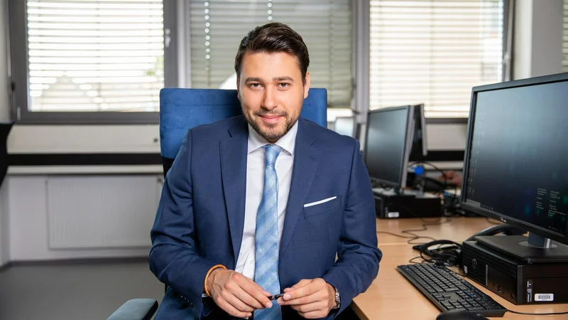 Fotografija: Nejc Krevs odhaja z Dnevnika. FOTO: Adrijan Pregelj/RTV Slovenija