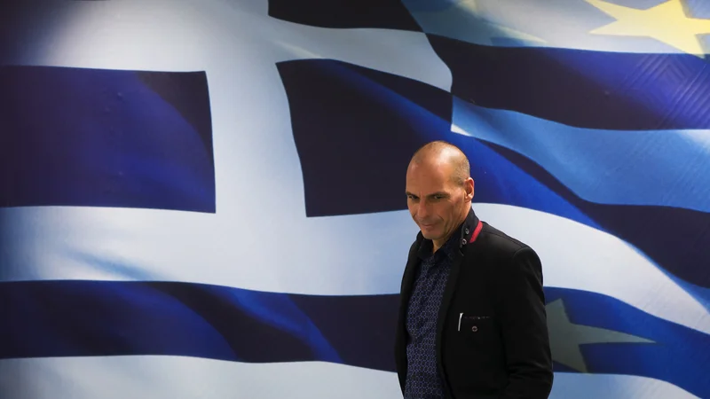 Fotografija: Svetovno slavo je Janis Varufakis dosegel, ko je leta 2015 kot finančni minister hotel rešiti Grčijo iz dolžniškega brezna z za neoliberalno elito Evropske unije nesprejemljivo radikalnimi levimi idejami. FOTO: Marko Djurica/Reuters