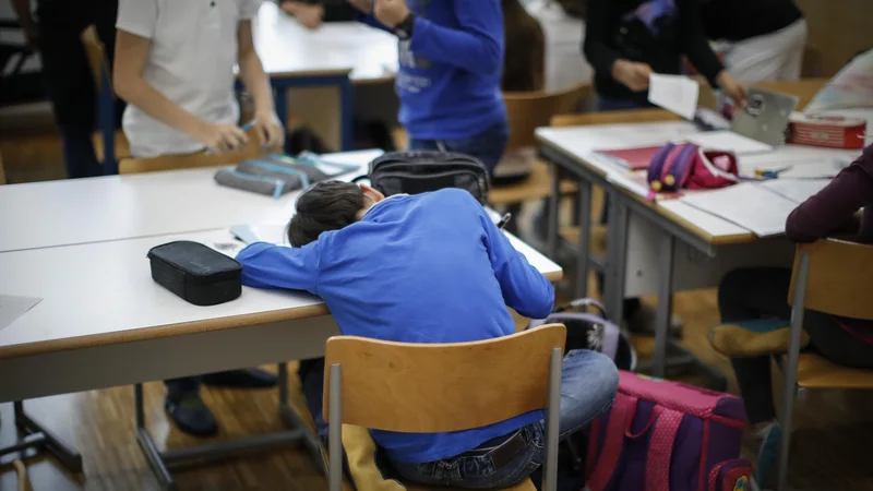 Fotografija: Starši naj bodo pozorni na morebitne odklone pri svojih otrocih in naj se z njimi pogovorijo. FOTO: Uroš Hočevar/Delo