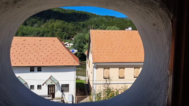 Pogled iz dvorca proti naši državi. FOTO: Mitja Felc