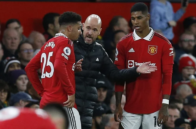 Erik ten Hag je izgubil potrepljenje z Jadonom Sanchom (desno Marcu Rashford). FOTO: Craig Brough/Reuters