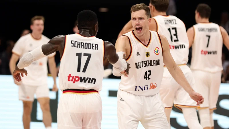 Fotografija: Nemški reprezentant Andreas Obst si je privoščil ameriške igralce iz lige NBA, kjer ima status zvezdnika tudi njegov reprezentančni kolega in najkoristnejši igralec svetovnega prvenstva Dennis Schröder. FOTO: Eloisa Lopez/Reuters