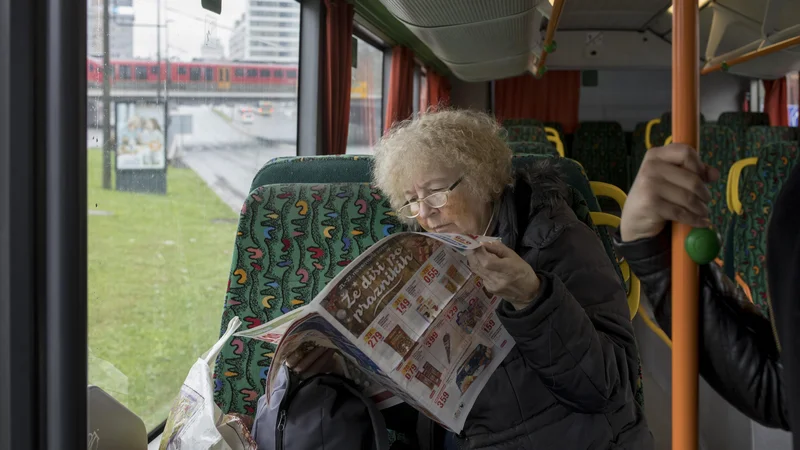 Fotografija: Vlada je pred tremi leti uvedla brezplačni javni prevoz za upokojence po celotni državi. FOTO: Voranc Vogel/Delo