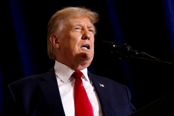Proti Trumpu poteka tudi vrsta drugih procesov, dva od njih zaradi domnevnega spreobračanja volilnih rezultatov. FOTO: Scott Morgan/Reuters
