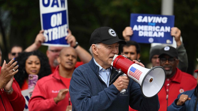 Fotografija: Demokratski predsednik ZDA Joe Biden je podprl stavko sindikatov ameriške avtomobilske industrije. Foto Jim Watson/AFP