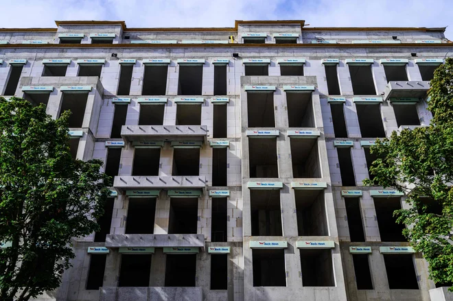 Iz Nemčije poročajo o zaustavitvi gradnje zaradi visokih cen gradbenih materialov in podražitve, FOTO: John Macdougall Afp