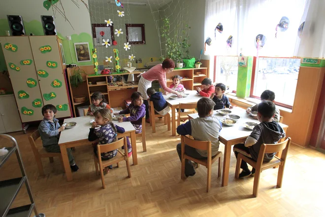 Prva koraka k socializaciji sta vrtec in šola. Foto: Leon Vidic
