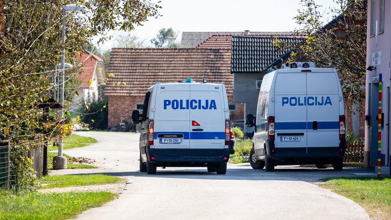 Fotografija: Slovenska policija je od začetka leta do konca avgusta obravnavala 36.137 nezakonitih prehodov državne meje med Slovenijo in Hrvaško. FOTO: Črt Piksi/Delo