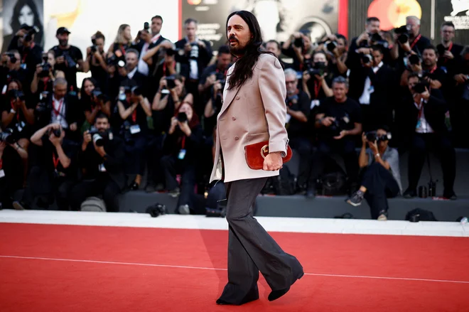 Alessandro Michele je v Guccijevi zgodovini in tudi modnem poslu odigral veliko vlogo. FOTO: Guglielmo Mangiapane/ Reuters